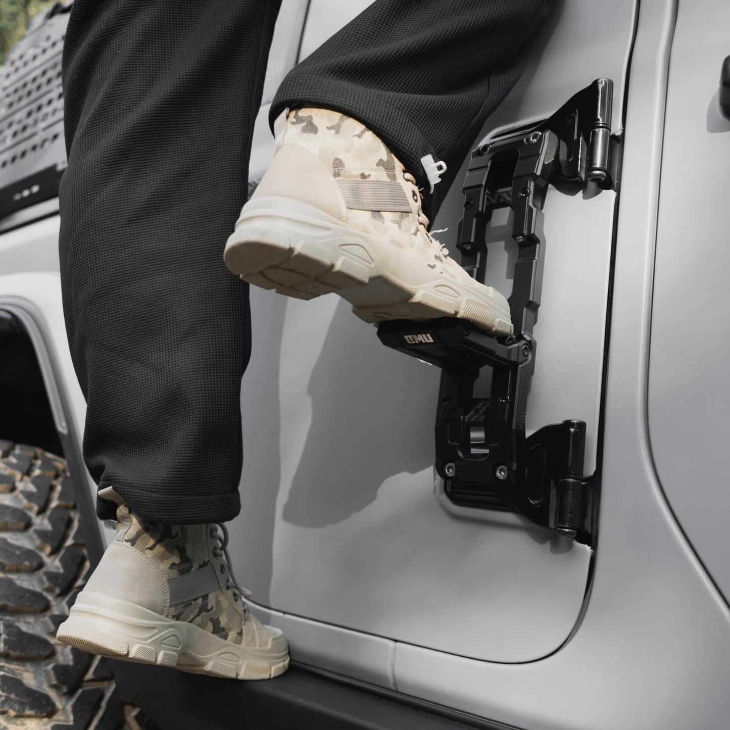 ドアヒンジステップアルミ折りたたみフットペダルJeep Wrangler 2007-2018 JK JKU、2018-2023 JL JLU JTに対応ブラック